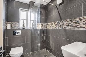 Ensuite- click for photo gallery